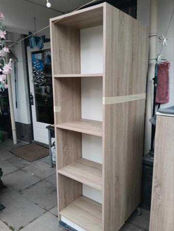 Houten Kast met Planken