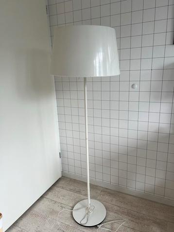 IKEA Kulla Vloerlamp - Stijlvol en Functioneel beschikbaar voor biedingen