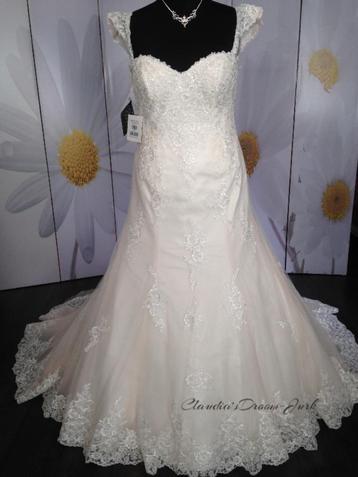 Nieuw maat 42 Jeanine (Blush/perzik kleurtje)super mooi beschikbaar voor biedingen