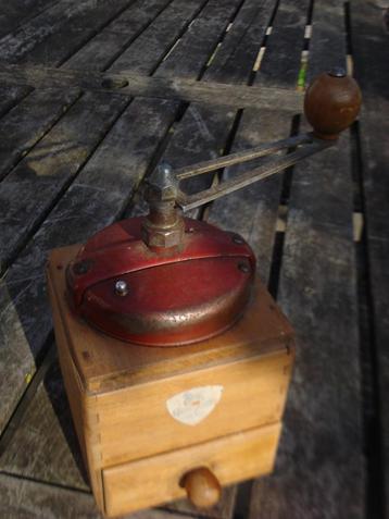 Vintage Franse PEUGOT koffiemolen uit 1949, Fr Ardennen. beschikbaar voor biedingen