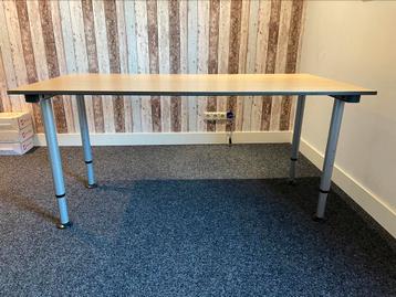 Gispen in hoogte verstelbaar werkbureau "moet weg"  beschikbaar voor biedingen