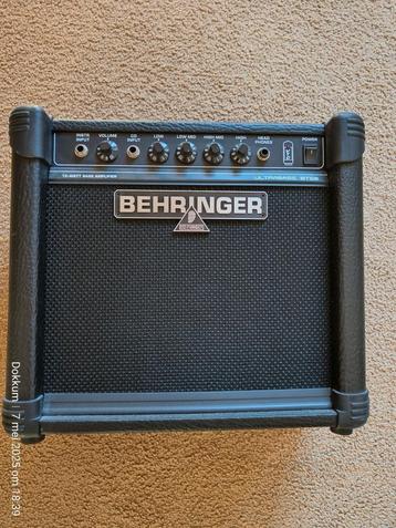 Behringer Ultrabass BT108 – 15W basversterker beschikbaar voor biedingen