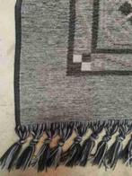 Grand foulard woonkleed grijs taupe met tweezijdig franje, Huis en Inrichting, Woonaccessoires | Plaids en Woondekens, Gebruikt