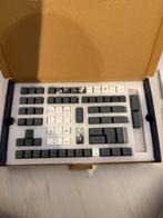Grijs met Witte Keycaps - Nieuw, Computers en Software, Toetsenborden, Ophalen of Verzenden, Qwerty, Nieuw