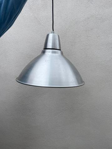 Gratis Set van twee hanglampen beschikbaar voor biedingen