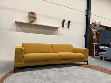 Nieuw Design on Stock Aikon 4-Zits bank Geel stof Design 246 beschikbaar voor biedingen