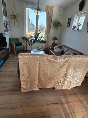 Kersttafellaken.2.40x1.30 goudkleurig. beschikbaar voor biedingen