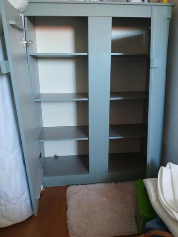 Stevige kast met wat werk gratis 