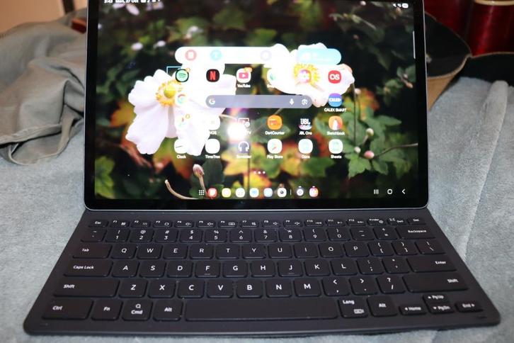 Samsung Galaxy Tab S9 FE+ met accessories, Computers en Software, Android Tablets, Zo goed als nieuw, Wi-Fi, 12 inch, 128 GB, Uitbreidbaar geheugen