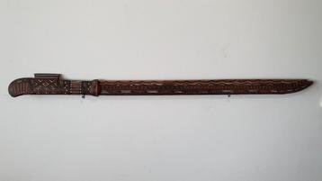 Houten zwaard - handgesneden - erg oud 71 cm beschikbaar voor biedingen