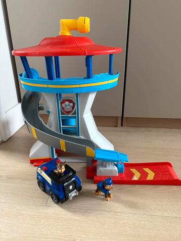 Uitkijktoren paw patrol inclusief auto en twee pups chase beschikbaar voor biedingen