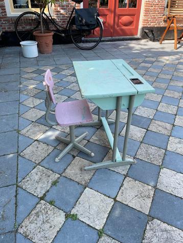 Vintage Schooltafeltje jaren 50 + stoeltje beschikbaar voor biedingen