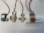 SMC mini ventielen valve solenoid pneumatiek ventiel, Hobby en Vrije tijd, Ophalen of Verzenden, Zo goed als nieuw