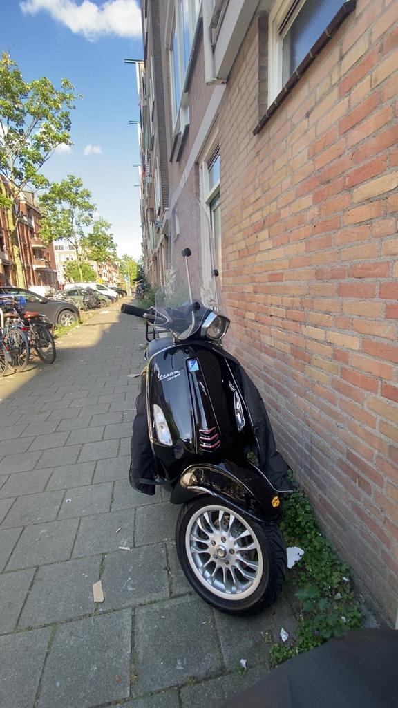 Vespa Glans zwart 2016, Fietsen en Brommers, Scooters | Vespa, Gebruikt, Vespa S, Maximaal 45 km/u, Benzine, Ophalen of Verzenden