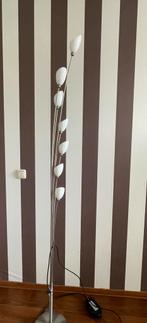 Staande lamp met witte glazen kapjes, Huis en Inrichting, Lampen | Vloerlampen, Ophalen, Zo goed als nieuw, 150 tot 200 cm
