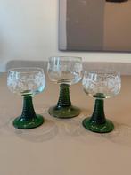 Set van 3 vintage Roemer wijnglazen – groene voet – motief, Ophalen of Verzenden, Zo goed als nieuw, Overige typen