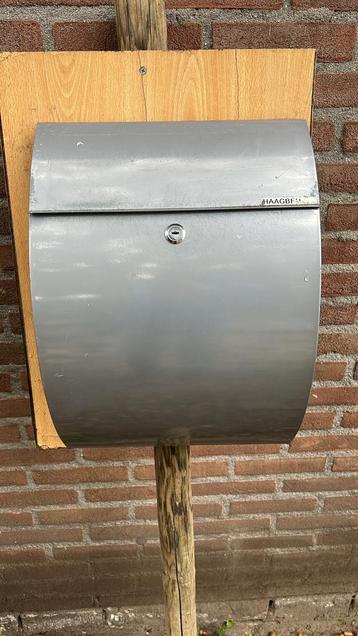 Mooie Wand brievenbus beschikbaar voor biedingen