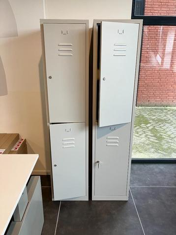 2 x Locker kast lichtgrijs afsluitbaar nieuw showroommodel beschikbaar voor biedingen