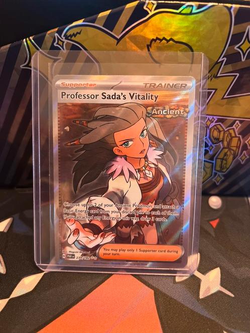 Professor sada’s vitality 239 paldea evolved, Hobby en Vrije tijd, Verzamelkaartspellen | Overige, Zo goed als nieuw, Meerdere kaarten