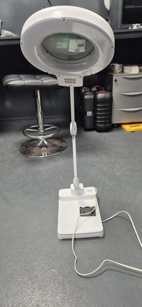 HBM Loeplamp met LED Verlichting, Hobby en Vrije tijd, Vergrootglazen, Loepen en Loeplampen, Gebruikt, Loeplamp, Ophalen