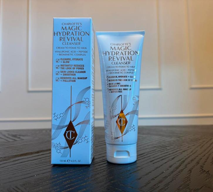 Charlotte Tilbury Magic Hydration Revival Cleanser nieuw, Sieraden, Tassen en Uiterlijk, Uiterlijk | Gezichtsverzorging, Nieuw