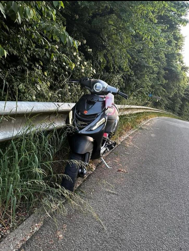 Zip 180 cc, Fietsen en Brommers, Scooters | Piaggio, Zo goed als nieuw, Zip, Tweetakt, Ophalen