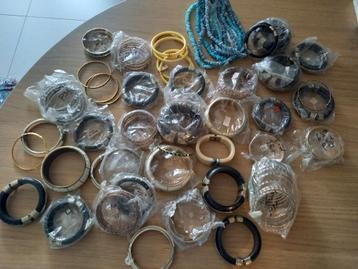partij armbanden van alles wat beschikbaar voor biedingen