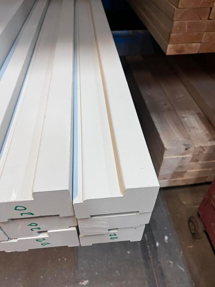 Kozijnhout Mahonie €20,- pm 590 cm, Doe-het-zelf en Verbouw, Plinten en Afwerking, Zo goed als nieuw, Ophalen