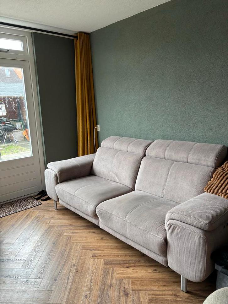 Gratis ophalen 2,5-zits ribstof bank, elektrisch verstelbaar, Huis en Inrichting, Banken | Bankstellen, Gebruikt, Rechte bank