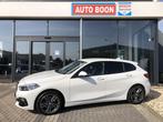 BMW 1-serie 118i 136PK SPORT : Digi Cockp/P-Pack/ECC/2xPDC/, Auto's, BMW, 65 €/maand, Gebruikt, Wit, Origineel Nederlands