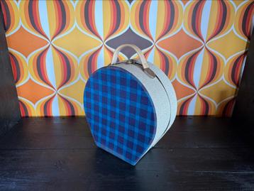 Single vinyl koffer - vintage - paars geruit beschikbaar voor biedingen
