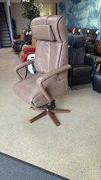 Prominent Stockholm sta op stoel relax fauteuil