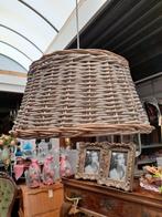 Grote rieten hang lamp doorsnee ca 55 cm, Huis en Inrichting, Lampen | Lampenkappen, Ophalen of Verzenden, Zo goed als nieuw, Rechthoekig