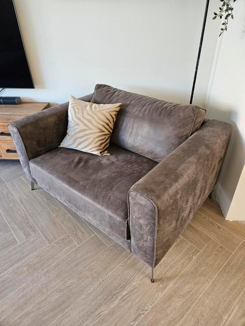 Loveseat Linoza (138 Cm) polyether zitting dark grey, Huis en Inrichting, Banken | Sofa's en Chaises Longues, Zo goed als nieuw