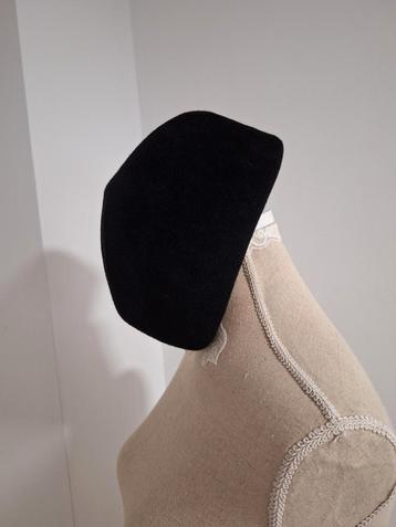 Zwart dameshoedje Greta
Maat ca 54cm beschikbaar voor biedingen