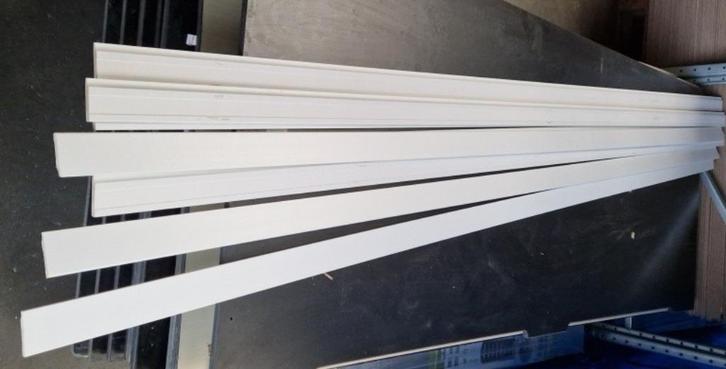 26 Stuk(ongebruikt) Moderne muurplinten. 55x9 /2,4m., Huis en Inrichting, Stoffering | Vloerbedekking, Nieuw, Laminaat, Wit, minder dan 10 m²