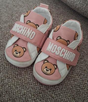 Moschino kruipschoentjes.maat 19 beschikbaar voor biedingen