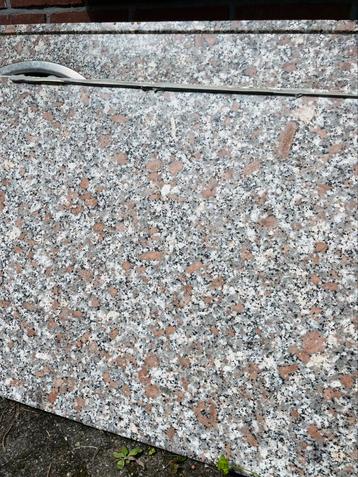 Granieten aanrechtbladen en spatwanden / losse stukken beschikbaar voor biedingen