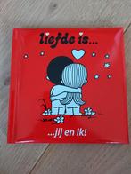 Liefde is ... de allereerste zoen, Ophalen of Verzenden, Zo goed als nieuw