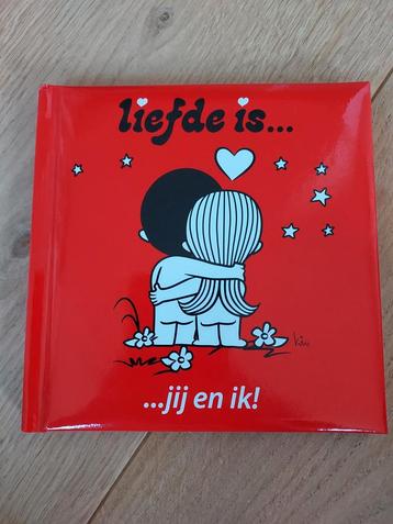 Liefde is ... de allereerste zoen beschikbaar voor biedingen