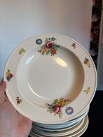 Vintage Borden Bloemen Petrus Regout Maastrichtse aardewerk, Gebruikt, Ophalen of Verzenden, Bord(en), Overige stijlen