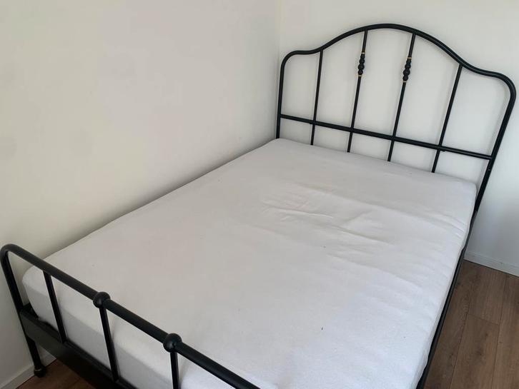Ikea Sagstua bed 140x200, Huis en Inrichting, Slaapkamer | Bedden, Gebruikt, Tweepersoons, 140 cm, 200 cm, Metaal, Zwart, Ophalen
