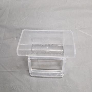 Te koop plastic voeder bakjes beschikbaar voor biedingen