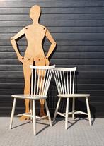 2 leuke houten  vintage stoelen/retro spijlen stoelen, Ophalen, Huis en Inrichting