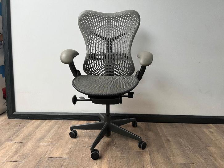 Herman Miller (Mirra) (Grijs) Tweedehands, Huis en Inrichting, Bureaustoelen, Gebruikt, Bureaustoel, Grijs, Ergonomisch, Ophalen of Verzenden