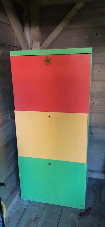 Ladenkast met 3 gekleurde laden beschikbaar voor biedingen