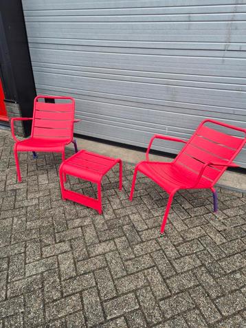 2x nieuwe fermob low chairs rose praline 1 voetenbank set beschikbaar voor biedingen