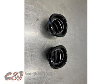 Luchtrooster Dashboard van een Renault Trafic beschikbaar voor biedingen