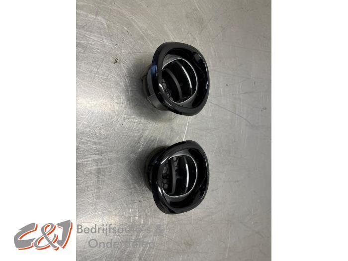 Luchtrooster Dashboard van een Renault Trafic, Auto-onderdelen, Dashboard en Schakelaars, Renault, Gebruikt, 3 maanden garantie