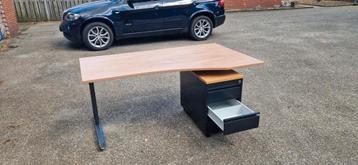 4 Bureaus - Kantoorinrichting